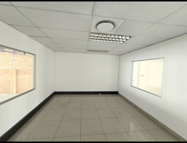 866M² WAREHOUSE TO LET IN NORTH RIDING